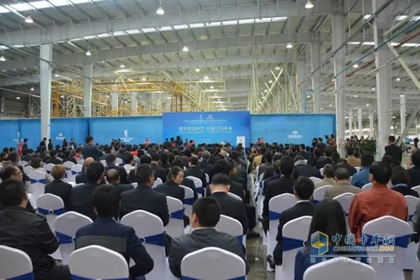 铂骏产业新能源汽车制造基地下线仪式