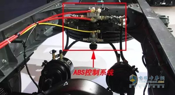 ABS系统是汽车防抱死制动系统(Anti-Lock Braking System)的缩写。它是汽车上的一种非常重要的安全装置，用于汽车制动时防止车轮抱死拖滑，以提高汽车制动过程中的方向稳定性、转向可操纵性和缩短制动距离，充分发挥汽车制动效能。