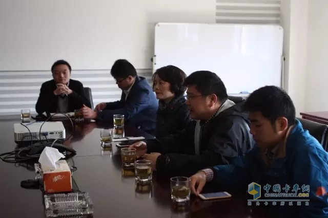 陈刚群现场解答客户相关疑问