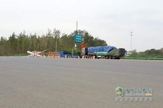 辽宁放行超载货车 或被追究刑责