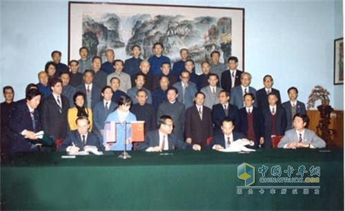 1986年东风与康明斯签订许可证协议