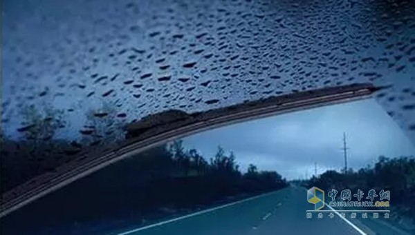 雨刮器与玻璃水