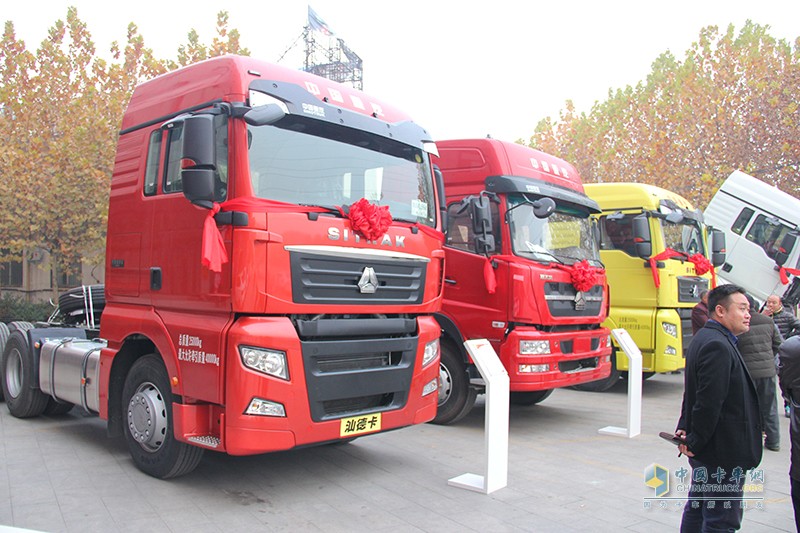 一汽解放 J6P重卡 500马力 6X4 国五牵引车(CA4250P66K25T1A1E5)