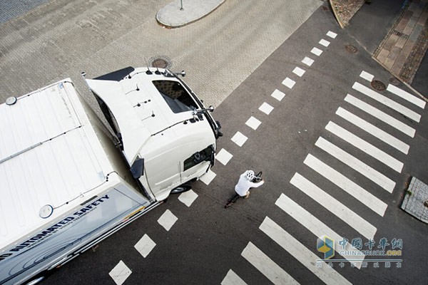 沃尔沃集团_“看见与被看见”道路安全教育项目