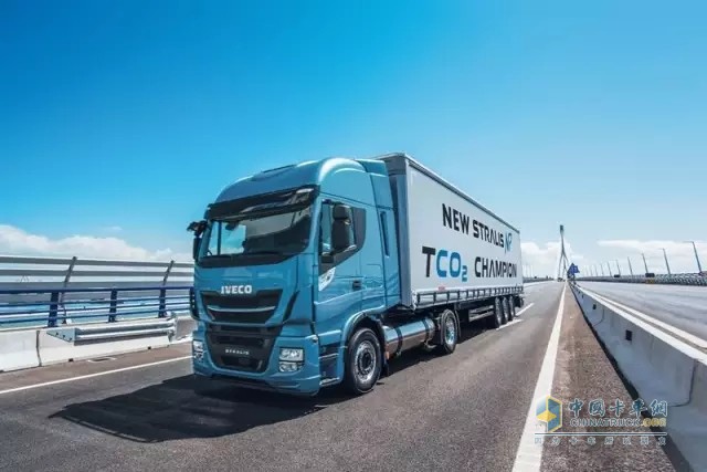 New Stralis NP是第一款带有12速Eurotronic自动变速箱的天然气动力卡车