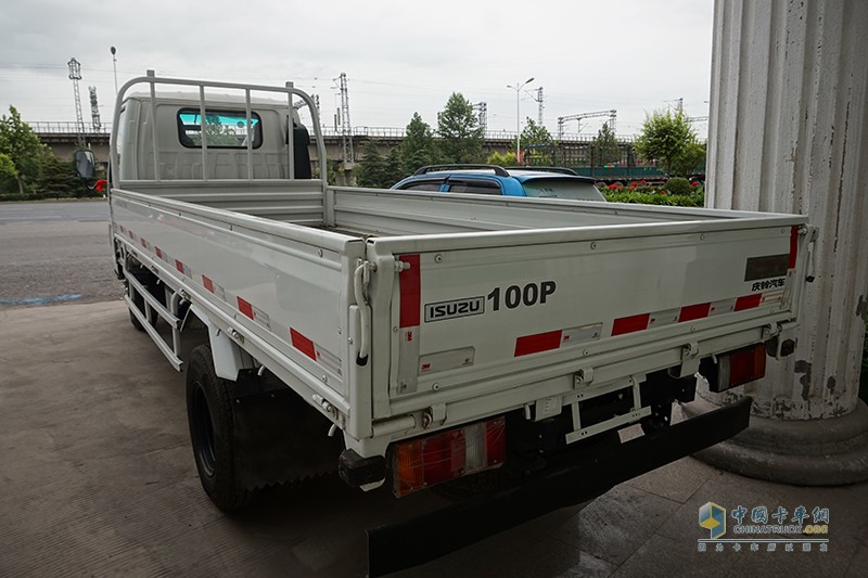 庆铃五十铃汽车 100P长单栏板（4.275米货箱） 98马力