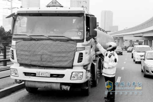 沈阳对危险化学品运输车辆集中整治