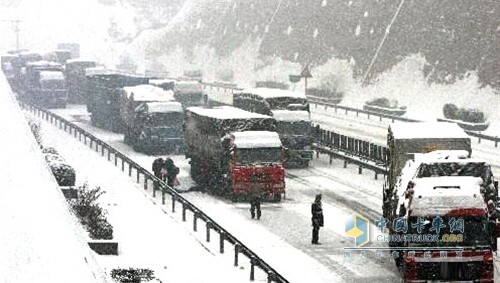 冬季大雪天行驶