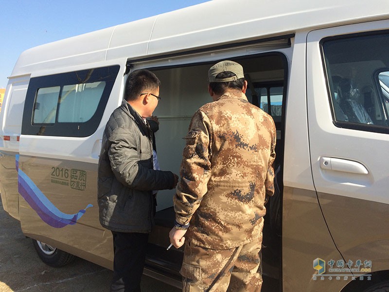 奥铃CTS超级轻卡闯过上海滩又到兰陵县