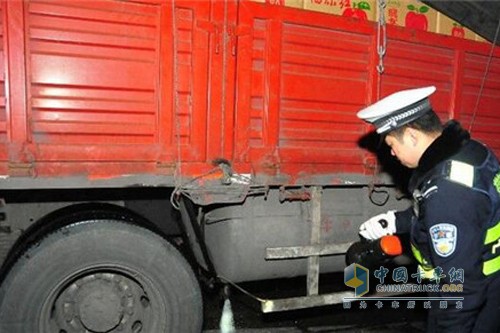 4万余辆货车强制放水 消除高速路结冰隐患