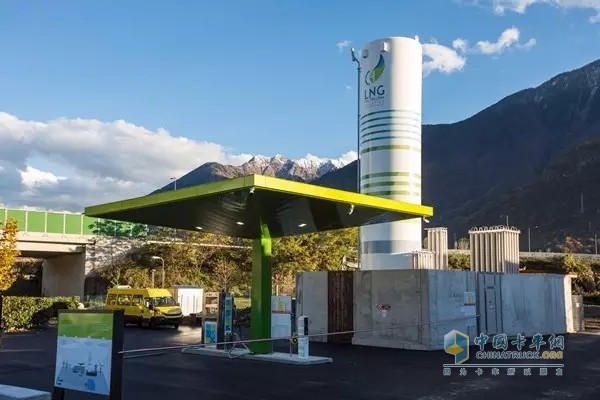 依维柯、Maganetti和 Levissima-Sanpellegrino 在格拉拉里奥 (Como) 开设一家 LNG-CNG 加气站
