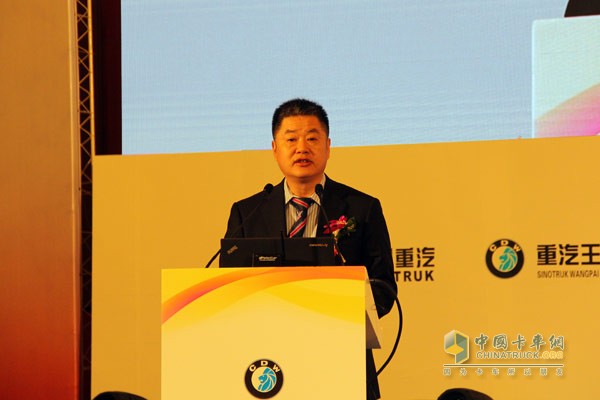 中国重汽集团副总经理、中国重汽集团成都王牌商用车有限公司董事长童银根致辞