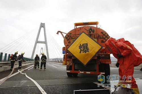 山东：元旦假期危化品运输车禁入高速