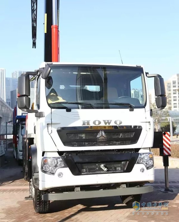 豪沃T5G 6×4汽车起重机