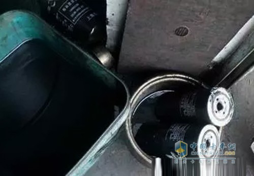 清理油泵与更换滤芯