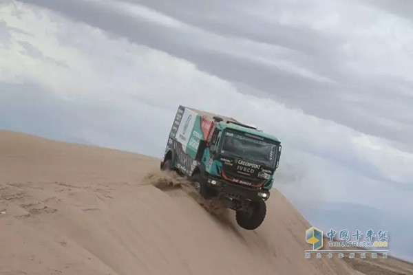 Iveco卡车征服高海拔沙丘