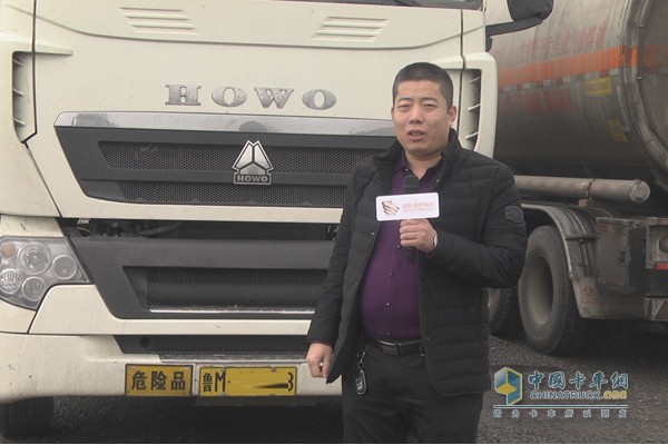 崔海峰点赞重汽HOWO-T7H危化品牵引车