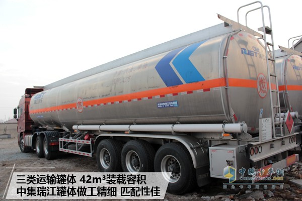 联合卡车 U400 6X4危化品牵引车