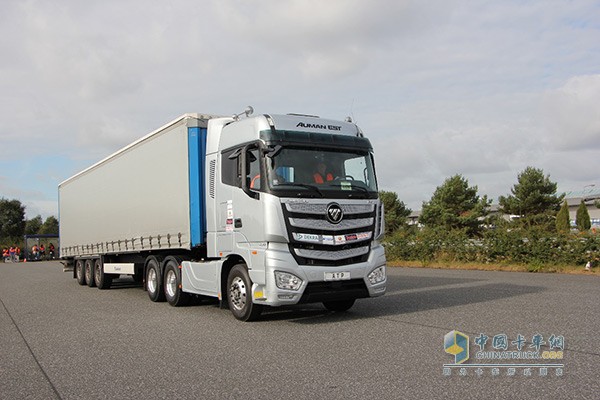 欧曼EST-A超级卡车进行欧洲路跑测试