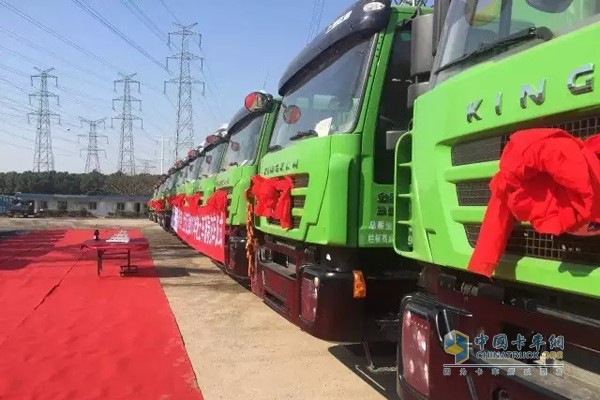 上海批量交付红岩新型智能渣土车