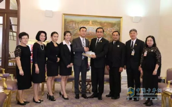 泰国政府领导与玲珑团队合影