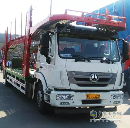国内首辆4X2中置轴轿运车上牌了