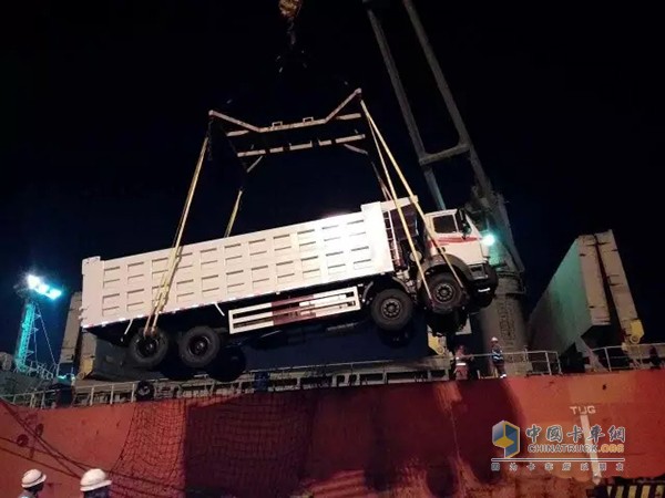 北奔多轴自卸车