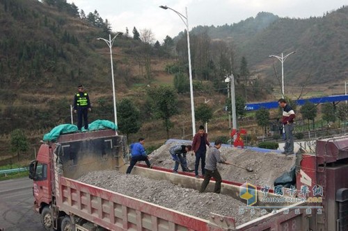 贵州货车总重逾49吨 “上路”将受重罚