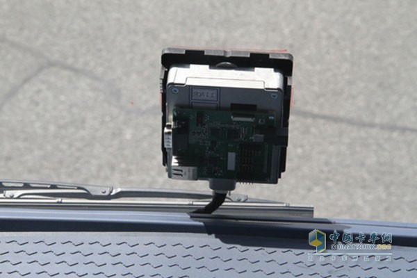 解放自主无人驾驶智能卡车前车摄像头