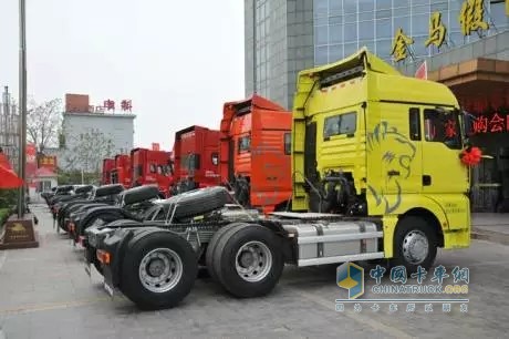 汕德卡室外展车