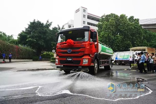 比亚迪洒水车现场演示