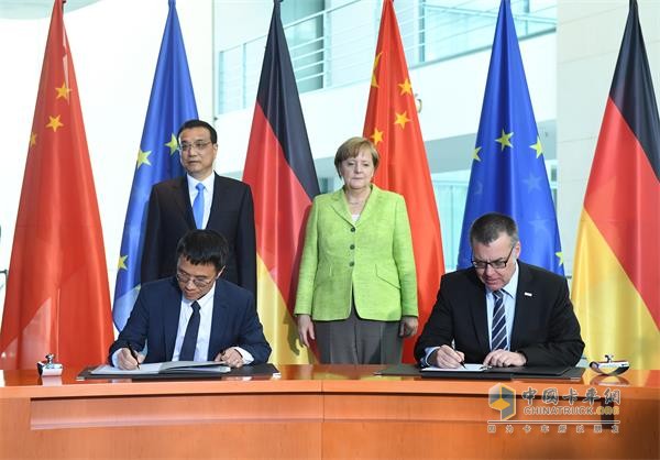 国务院总理李克强与德国总理默克尔共同见证博世与百度正式签署战略合作框架协议