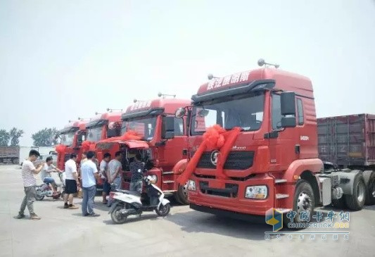 陕汽康明斯M3000牵引车