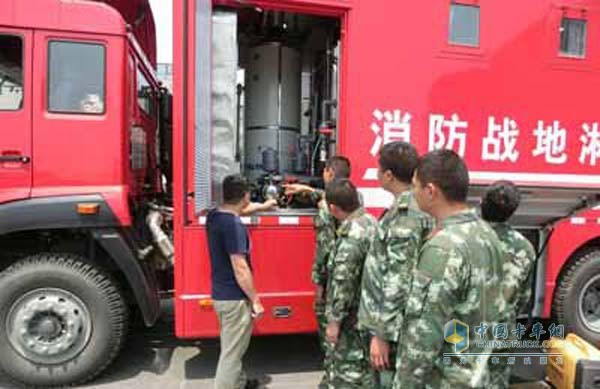 迪马DMT5089TZHTX消防战地淋浴车“入伍”宁波战勤保障大队