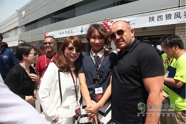 欧洲卡赛理事单位Ryss&Lynx L.L.C.董事长MARTIN(右一)