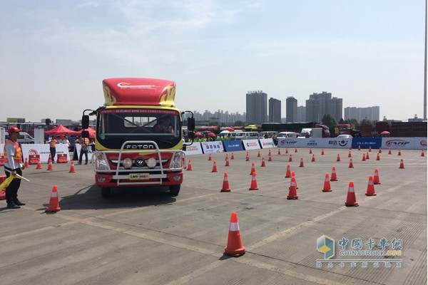 急转弯、猛刹车。奥铃CTS不在话下