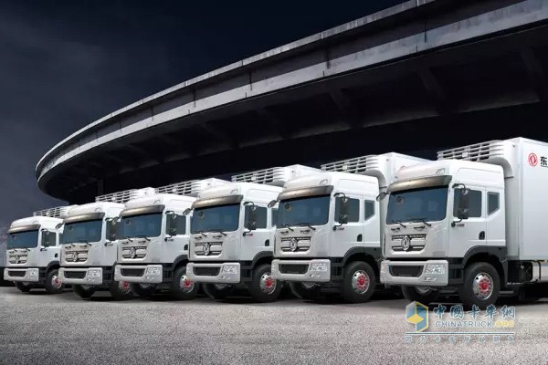 武汉尚洪汽车零部件集成配送有限公司一次性购入了15辆东风多利卡D12