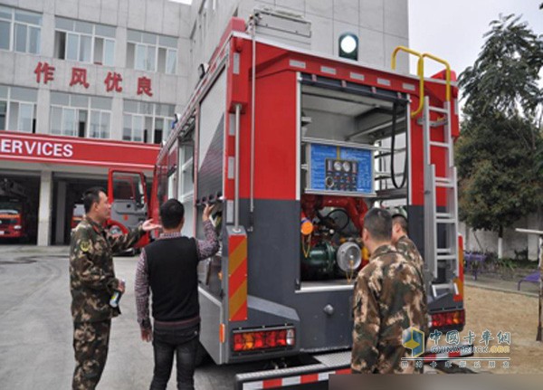 四川什邡市购置的城市主战中国重汽消防车