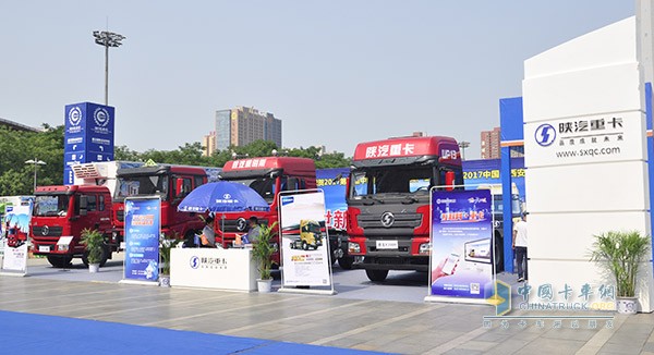 陕汽重卡室外展车