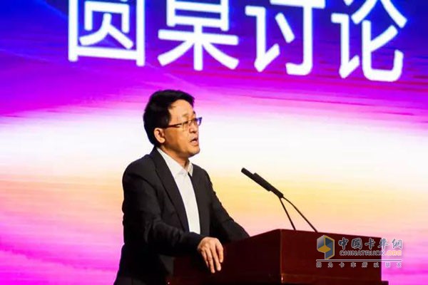 潍柴集团副总经理陈大铨在论坛发言