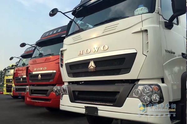 中国重汽HOWO-T7H牵引车