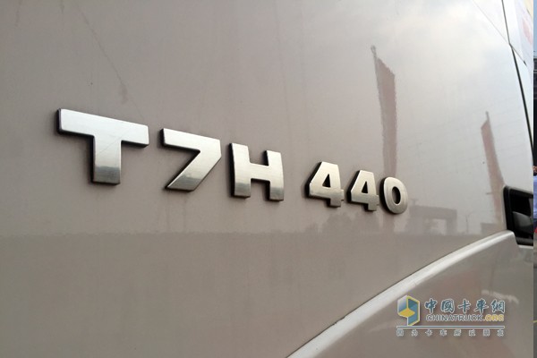 中国重汽HOWO-T7H 440马力牵引车受青睐