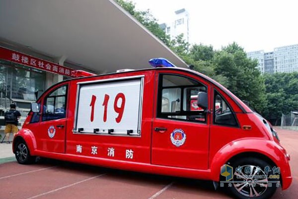 8辆迷你消防巡逻车在南京街头亮相​