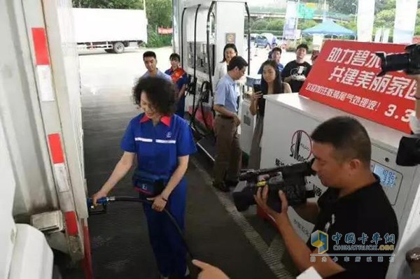 中石化上海地区柴油车尾气处理液进入加注站时代
