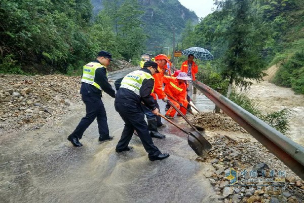 湖南省国道省道及高速公路因暴雨影响道路交通路段共计31处，期间新增13处，恢复18处