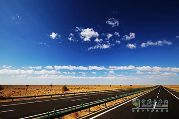京新高速公路临白段(阿盟境内)主线工程通过交工验收组检查评定，质量全部合格，于6月25日顺利通过交工验收。
