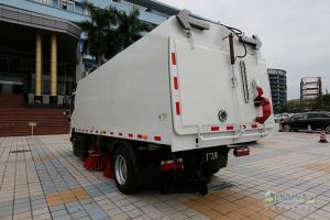 比亚迪 T7A 4×2 纯电动扫路车