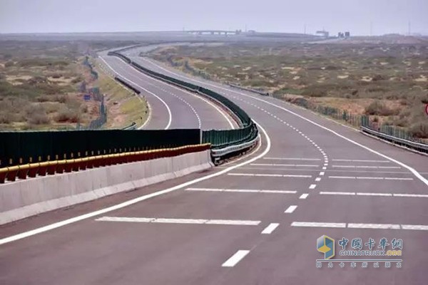 打通了北京连接内蒙古西北部、甘肃北部和新疆的陆路大通道