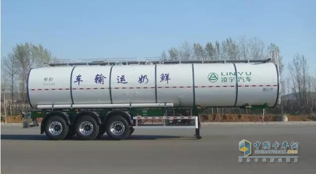 中集凌宇鲜奶运输车