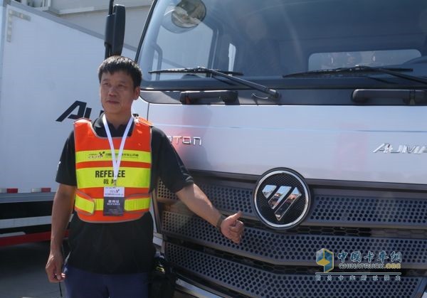 2017中国高效物流卡车公开赛总裁判为欧马可点赞